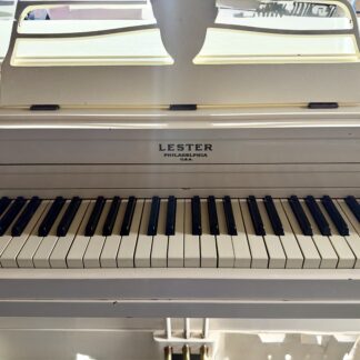 Lester Spinet piano - vintage cream