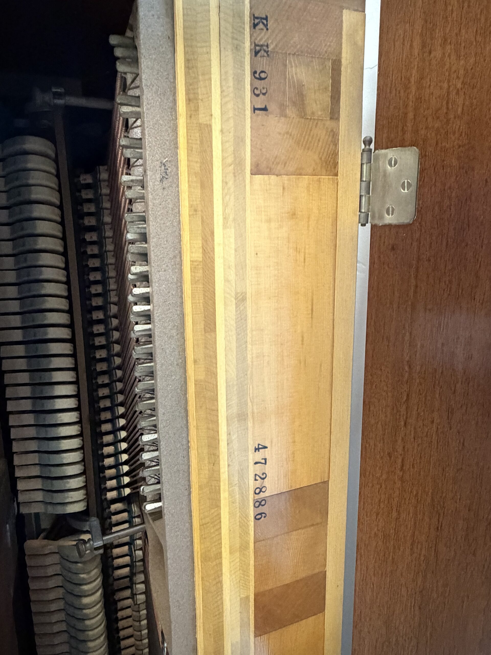 Steinway upright piano y1980 cherry/maple finish - Image 4